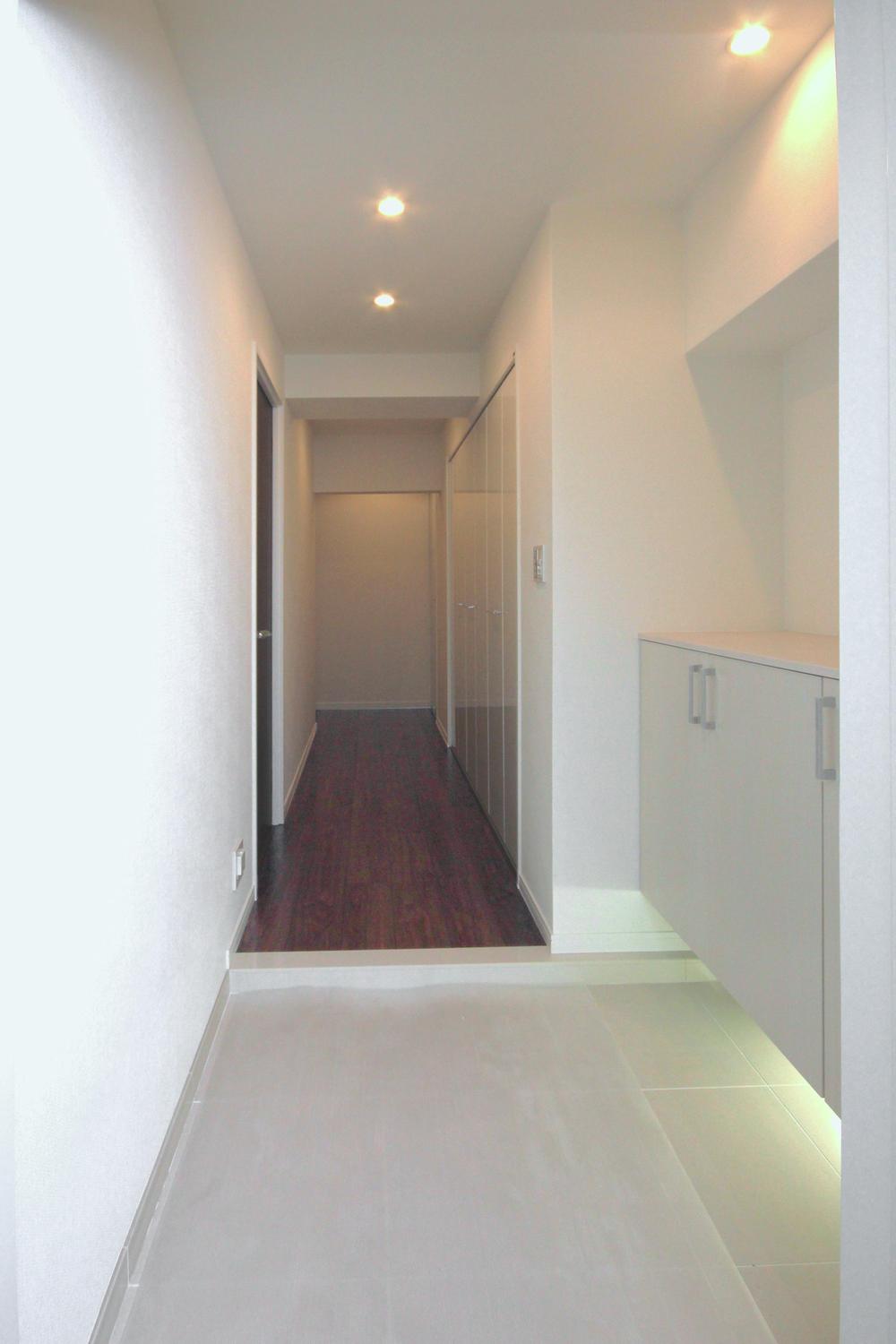 Entrance. There are also storage space in the entrance