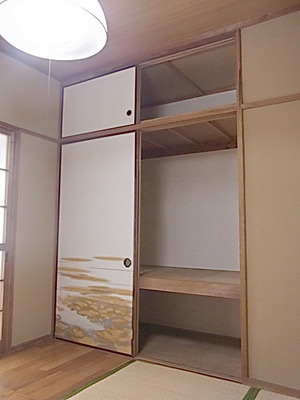 Receipt. Spacious storage