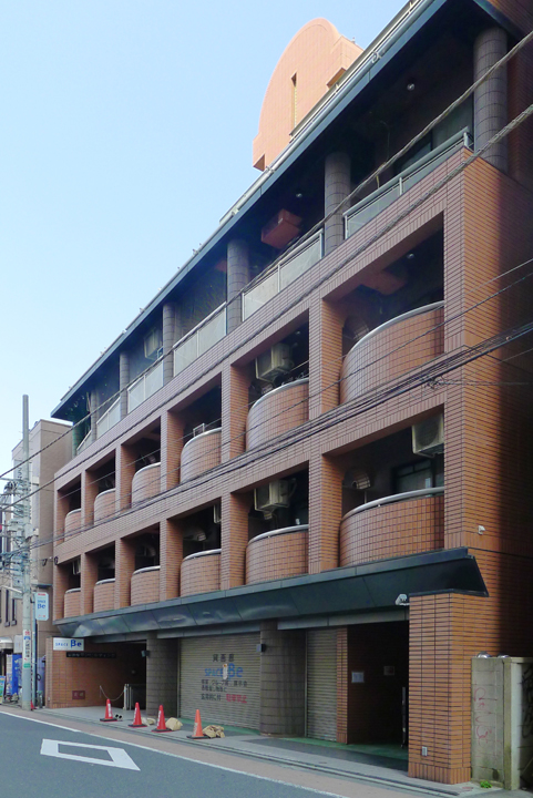 Building appearance. Stoneware tiles and profoundness of stainless steel is characterized by.