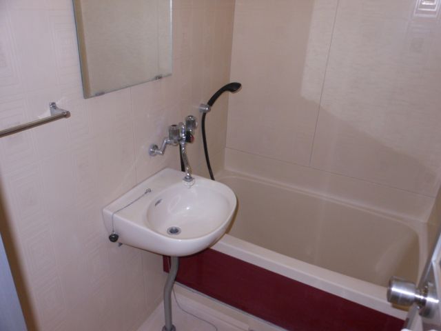 Bath. It is a beautiful bath with cleanliness