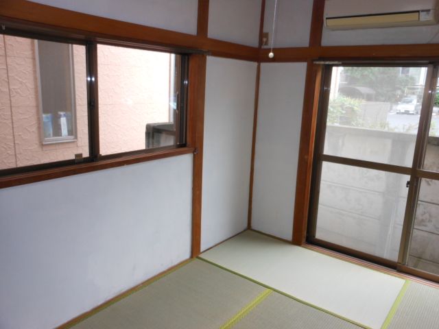 Living and room. Day ・ Ventilation good