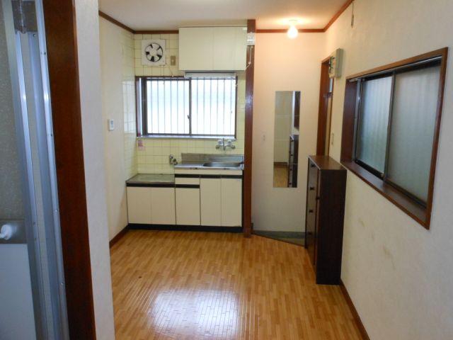 Living and room. Dining is spacious 5 Pledge