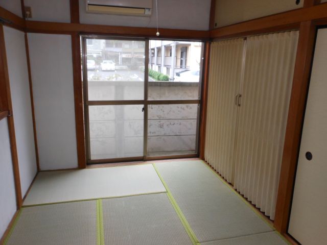 Living and room. Tatami is cool in summer in winter warmth