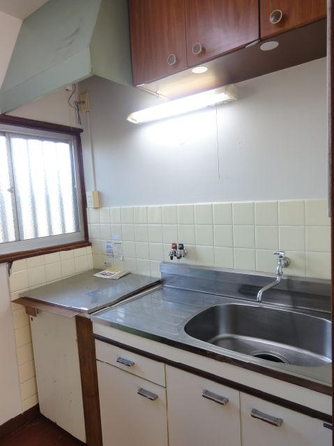 Kitchen. Gas stove can be installed