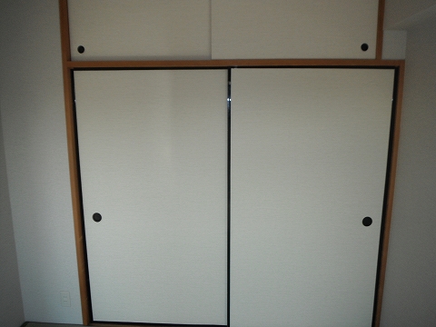 Receipt. Storage capacity is different and also there will other properties upper closet