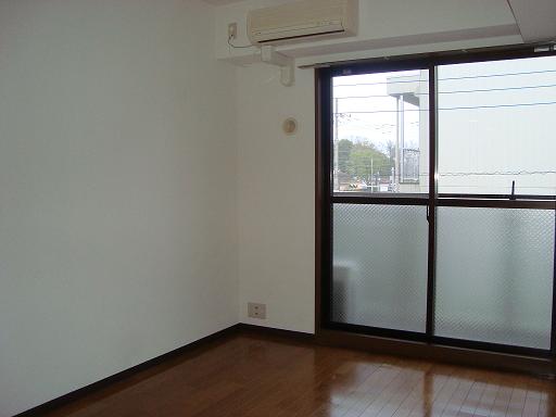 Living and room. ☆ Sunny ☆