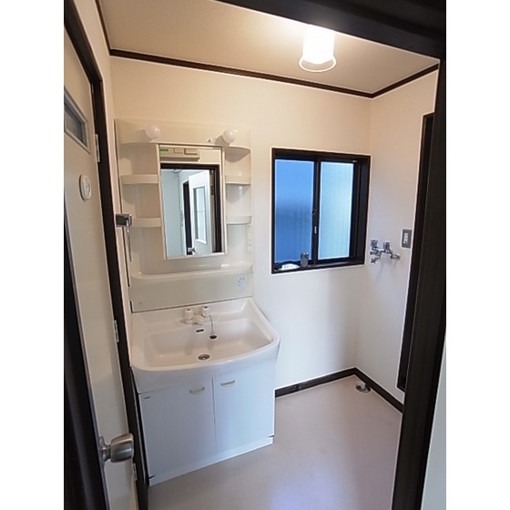 Washroom. Independent wash basin