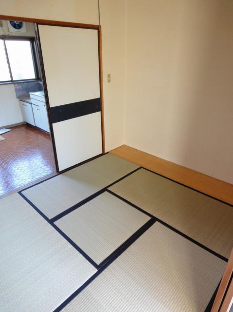 Living and room. There are also plates