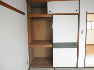 Receipt. Upper closet with closet