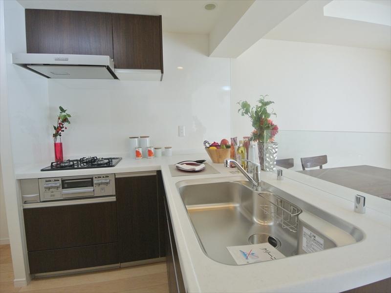 Kitchen. Local (11 May 2013) Shooting