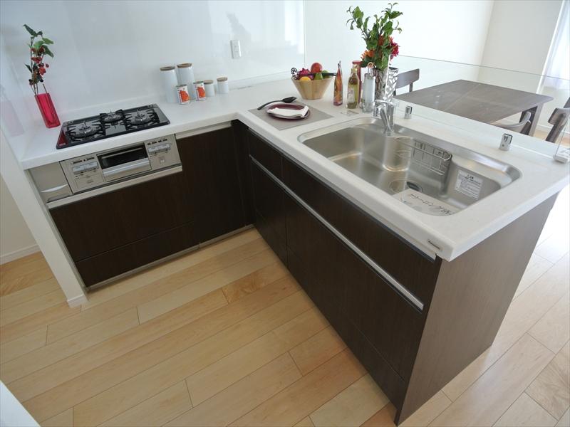 Kitchen. Local (11 May 2013) Shooting