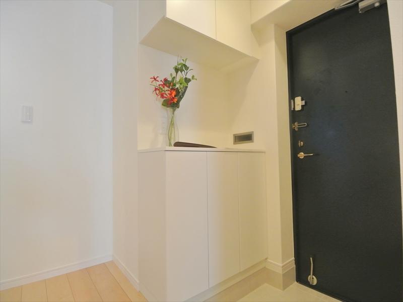 Entrance. Local (11 May 2013) Shooting