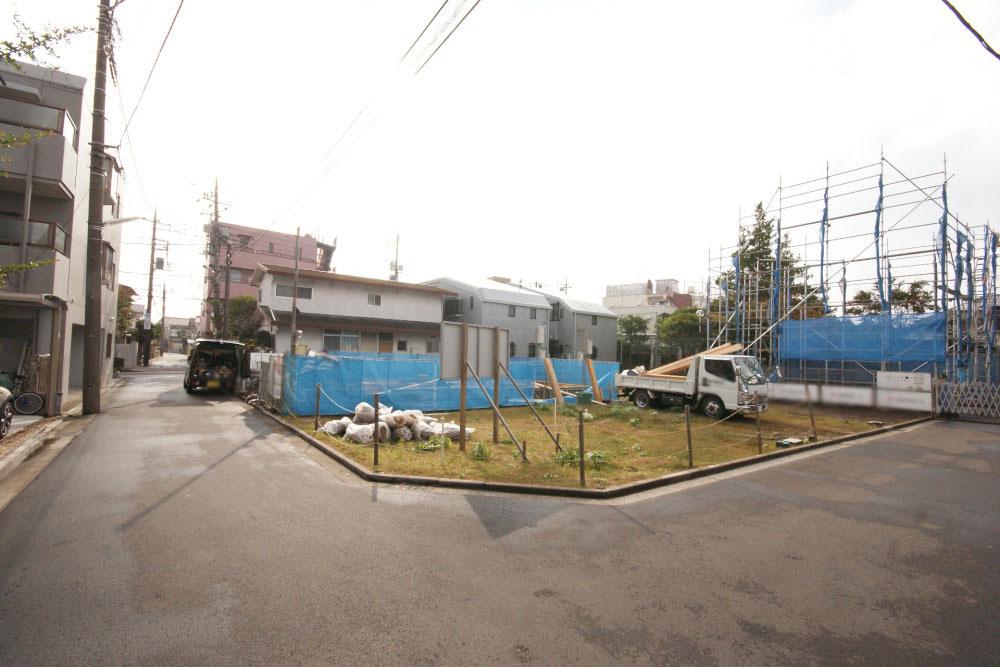 Local photos, including front road. Land sale of Musashino Kyonan-cho 3-chome. Since the building conditions is not attached, You can building your favorite House manufacturer. Is the central line "Musashisakai" Station 8-minute walk of the good location.