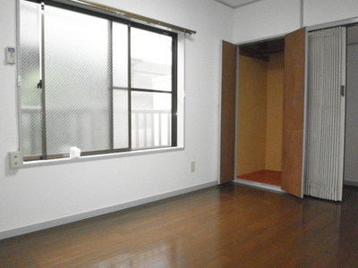 Living and room. Flooring (Western-style)