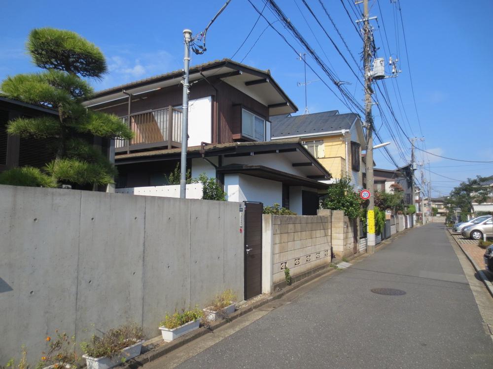 Local photos, including front road. Local (11 May 2013) Shooting