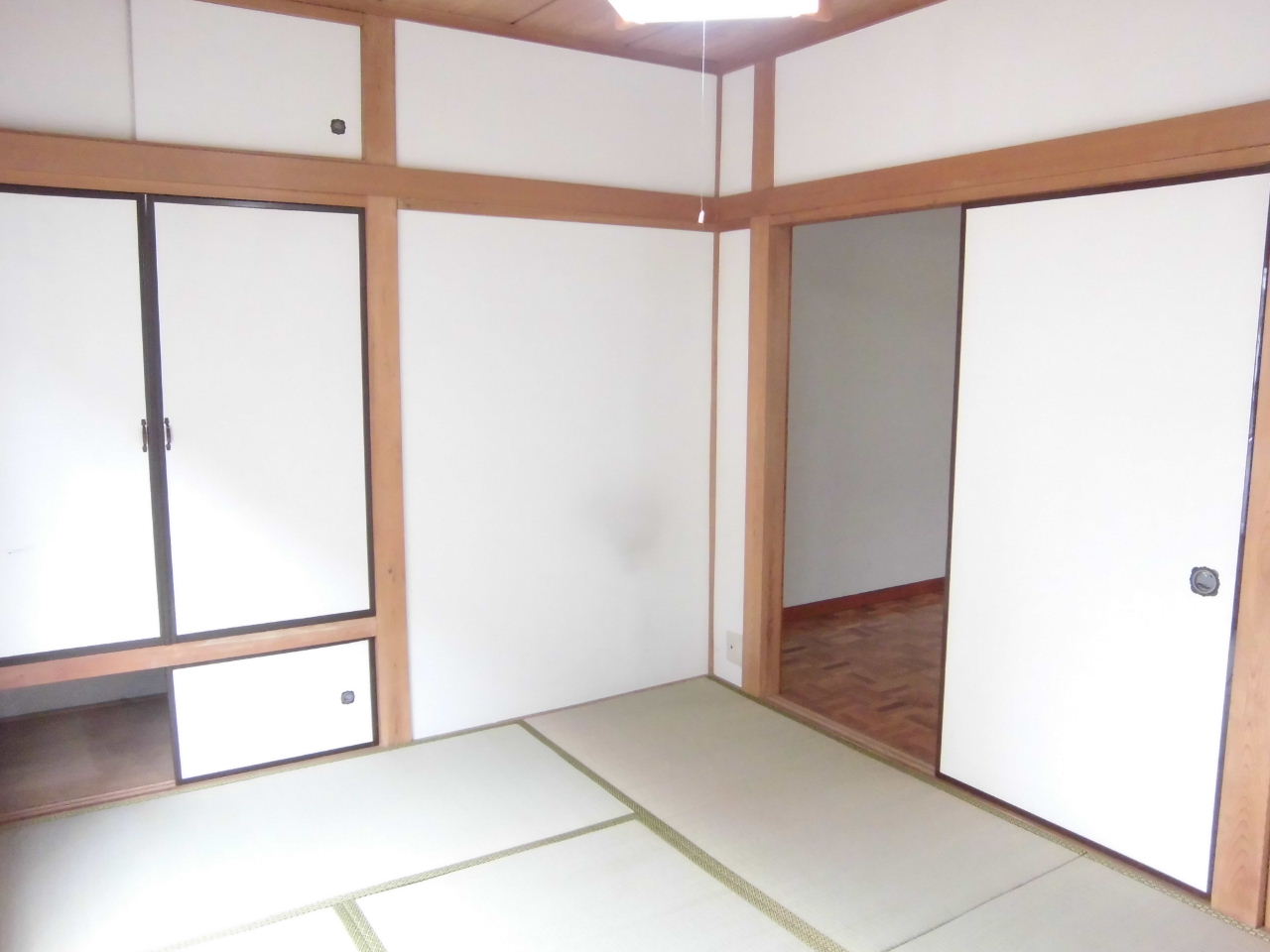 Living and room. Day is good bright rooms