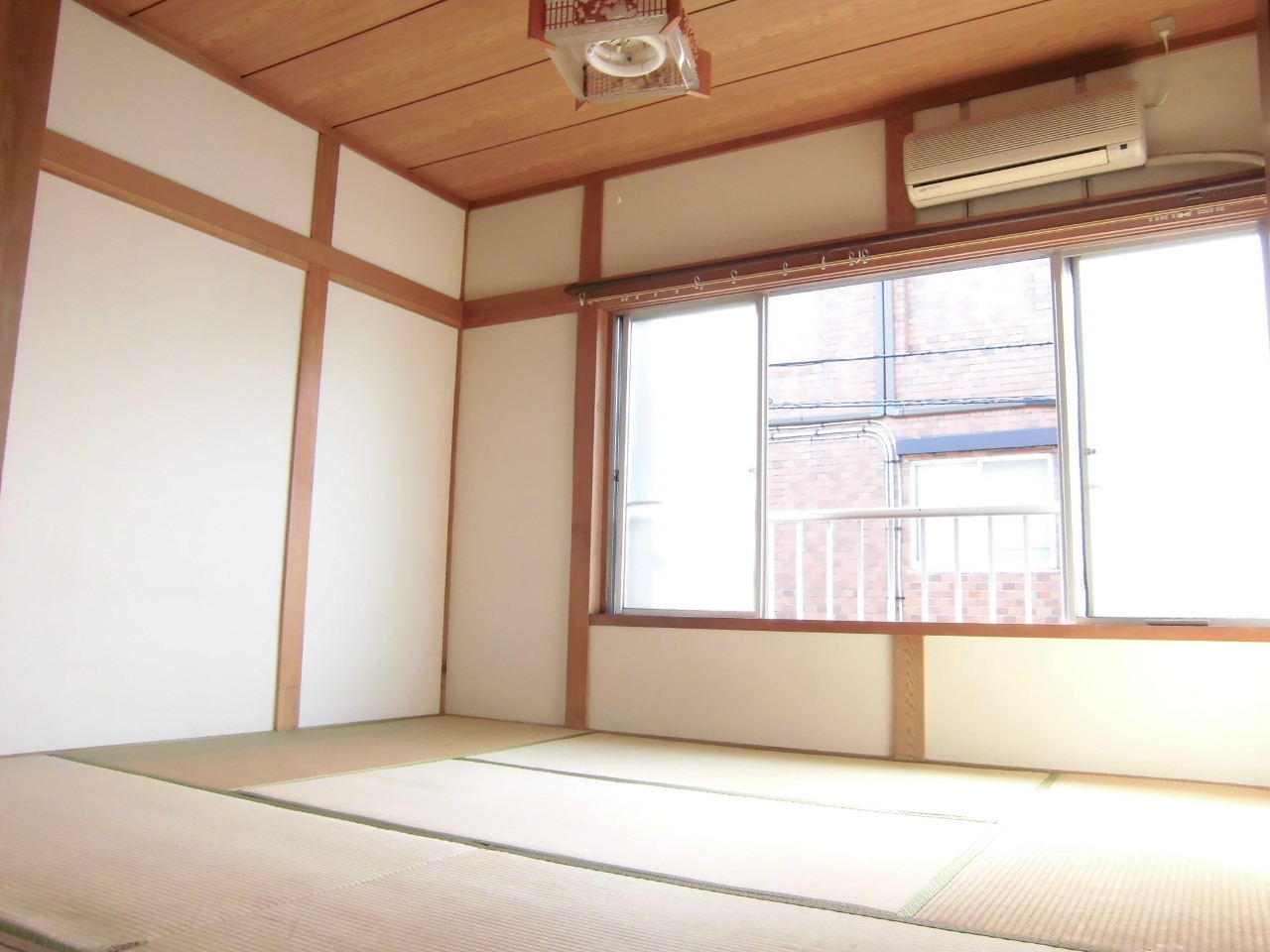 Living and room. It is a popular corner room