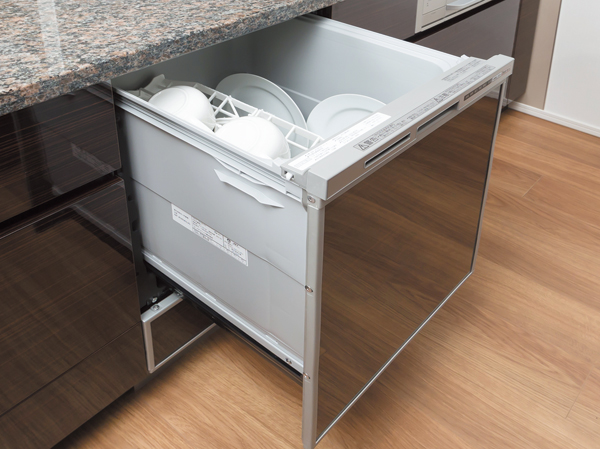 Kitchen.  [Dishwasher] Standard equipment after a meal of dishwashing is a smooth Dishwasher. Since the slide type of full open of tableware and out is easy.
