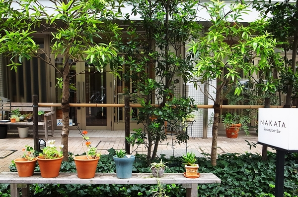  [Restaurant + Bar Nakata] (6 min. Walk / About 420m) Food & Wine is delicious shop with seasonal ingredients. The store is bright, There is always lively physician