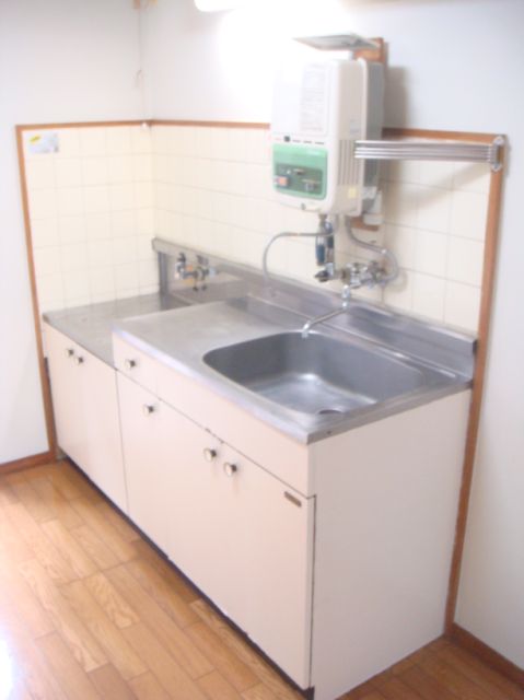 Kitchen. Gas stove can be installed