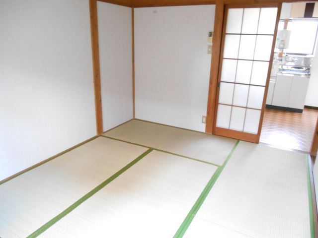 Living and room. 6 Pledge is a Japanese-style room ☆