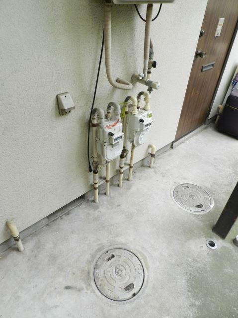 Other room space. Washing machine storage is located in the joint corridor