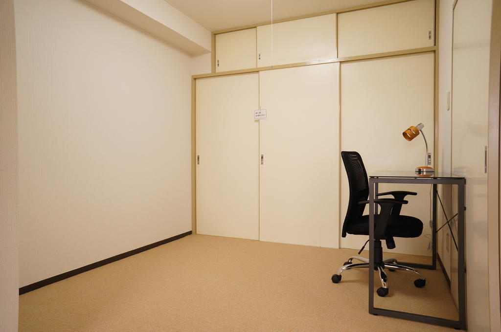 Receipt. Wall-to-wall closet is equipped with upper closet