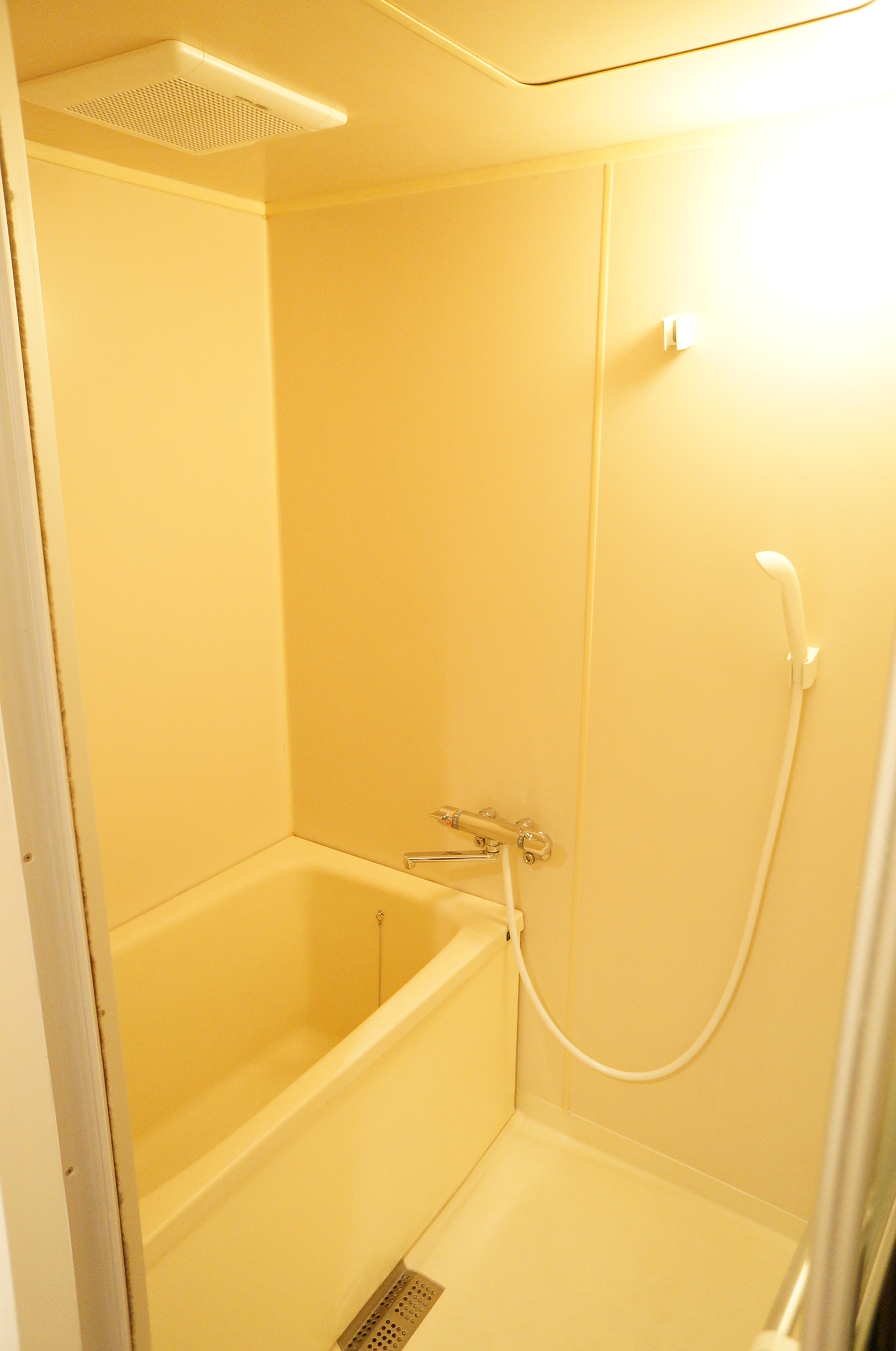 Bath. Put children and bath. 