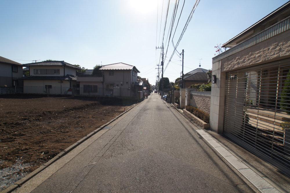 Local photos, including front road. Town Popularity Index NO I want to live, 1 is the "Kichijoji" good location of about a 15-minute walk from the station. It is shaping destinations in the beautiful location of the compartment. Spacious is the land area of ​​approximately 38.16 square meters. 