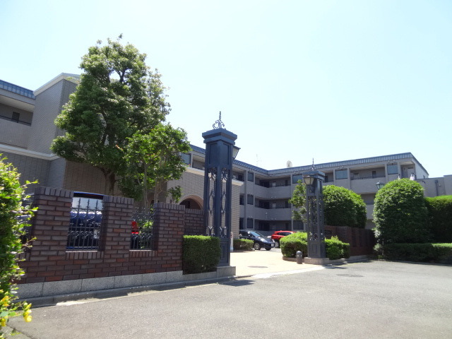 Building appearance. CATV, B FLET deployed