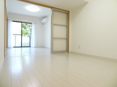 Living and room. Fashionable white flooring