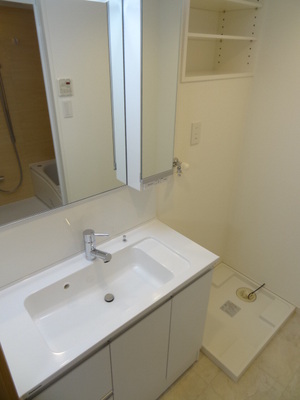 Washroom. Large wash basin easy-to-use