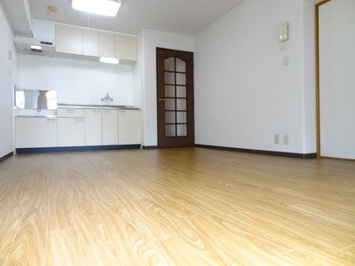 Living and room. Easy-to-use rectangular living. 