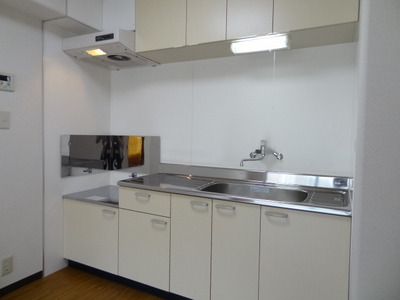 Kitchen. Storage-rich kitchen. 