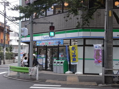 Convenience store. Family Mart (convenience store) to 400m
