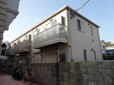 Building appearance. Station near the location