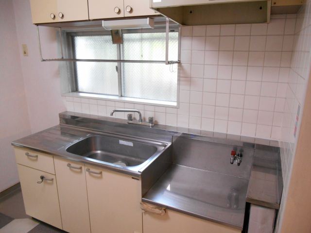 Kitchen. Gas stove is installed possible spread of the kitchen