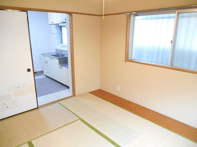 Living and room. It is a two-sided lighting in six quires of Japanese-style room