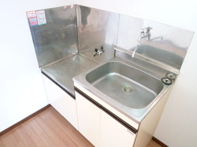 Kitchen. Gas stove can be installed! Recommended for those who self-catering school