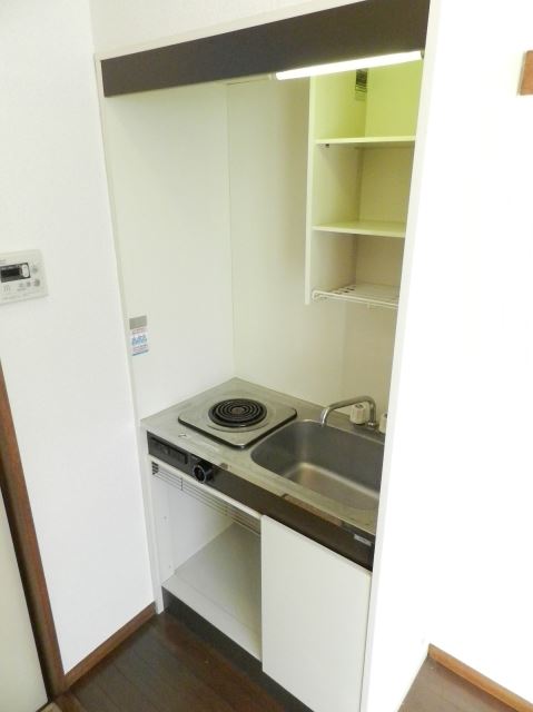 Kitchen. It is with an electric stove