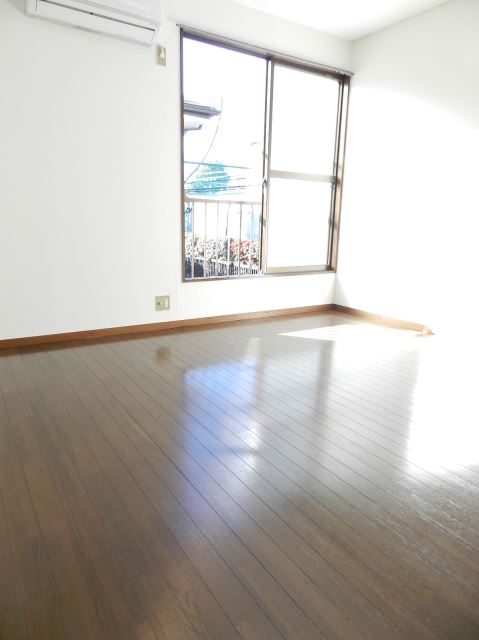 Living and room. Day is good