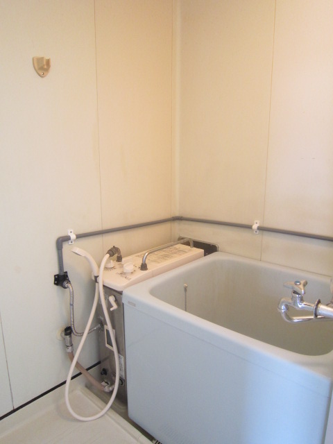 Bath. Reheating possible