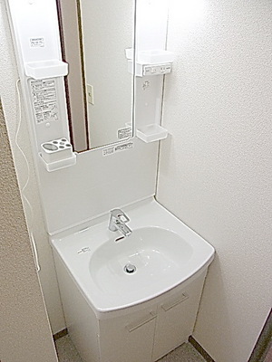 Washroom. Independent wash basin