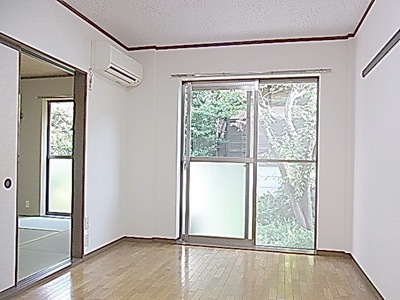 Other room space. Facing south Day good Western-style 6 Pledge