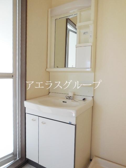 Washroom. Convenient independent wash basin and a