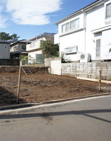 Local photos, including front road. Local (11 May 2013) Shooting