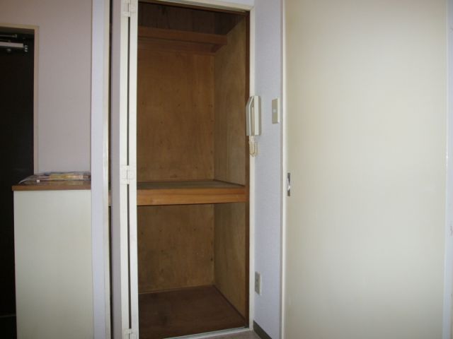 Receipt. Storage space in the kitchen