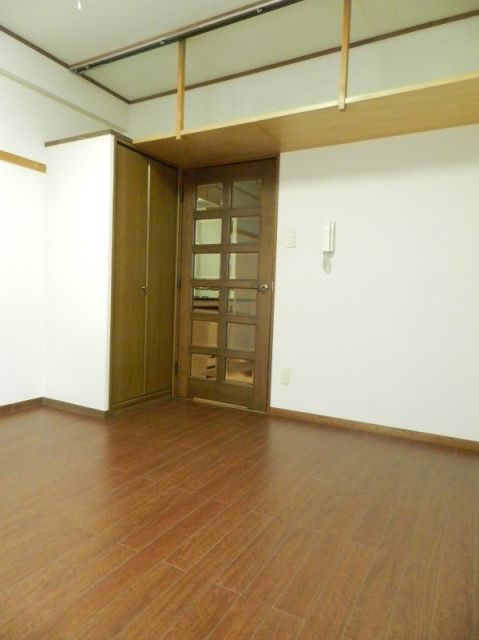 Living and room. There is housed in a room top