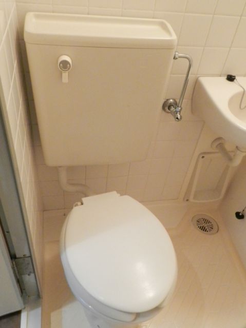 Bath. 3-point unit bus washbasin