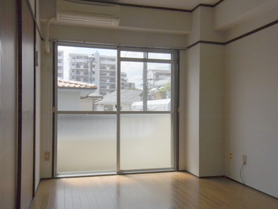 Living and room. Western-style 6 Pledge